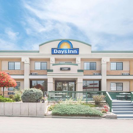 Days Inn By Wyndham West Rapid Stadt Exterior foto